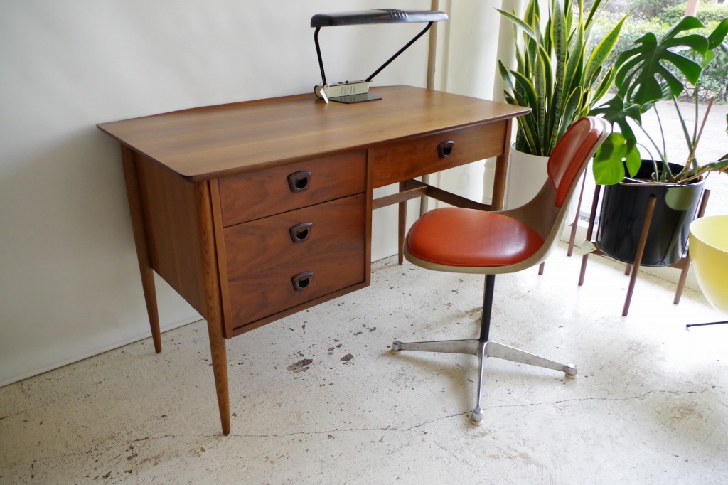 愛品倶楽部柏店】BASSETT FURNITURE 奥深い (バセットファニチャー) オールドサイドボード アメリカンヴィンテージ家具