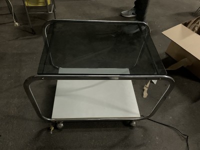 ガラストップテーブル