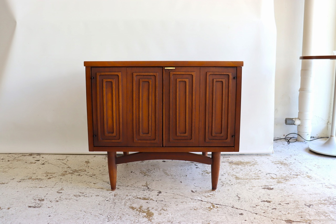 ACME Furniture のしかかる TRESTLES NIGHT STAND トラッセル