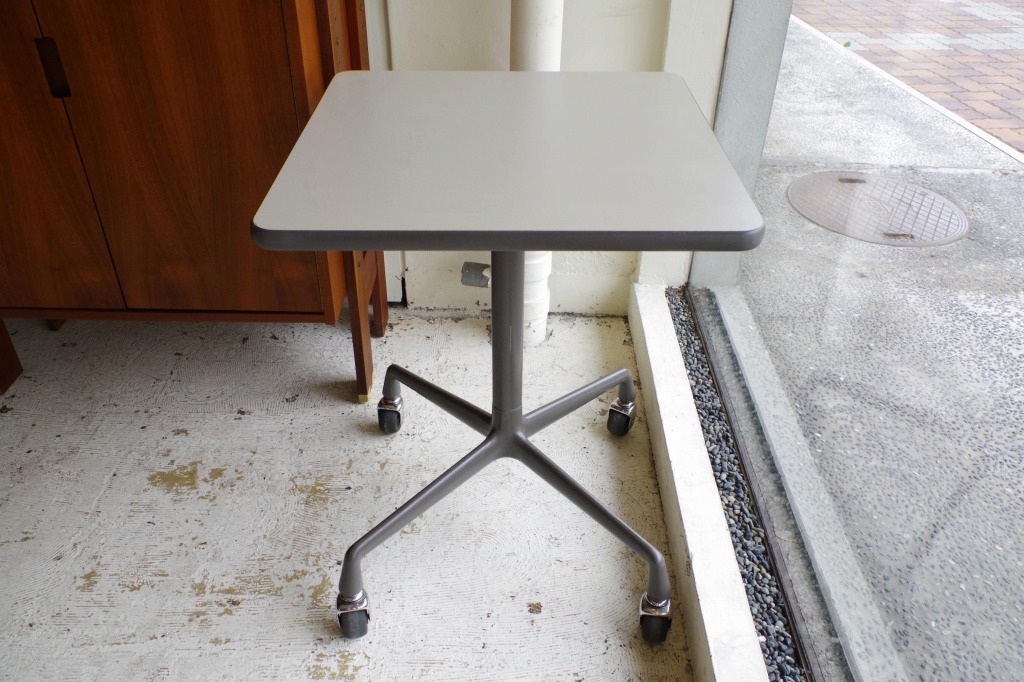 ■希少品■ herman miller ハーマンミラー社製 キャスターテーブル □希少品□ herman miller ハーマンミラー社製 キャスターテーブル