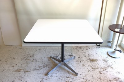 ハーマンミラー社製スクエアテーブル
