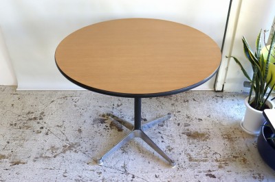 ハーマンミラー社製ラウンドテーブル